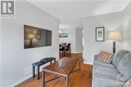 309 Cozumel Private, Ottawa, ON - Indoor Photo Showing Living Room