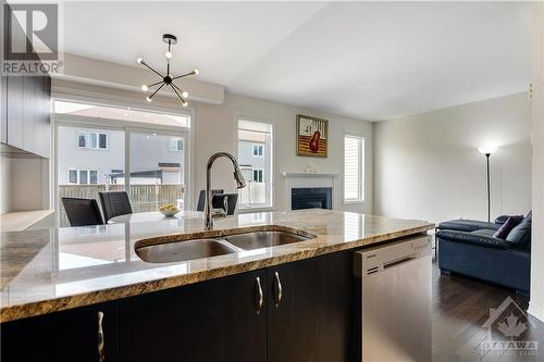 321 Meadowbreeze Drive, Ottawa, ON - Indoor Photo Showing Kitchen With Double Sink