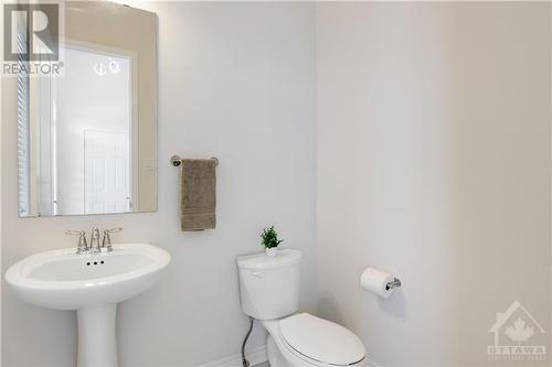 321 Meadowbreeze Drive, Ottawa, ON - Indoor Photo Showing Bathroom