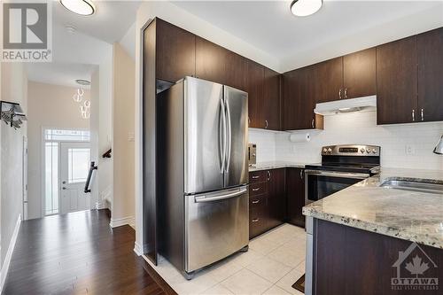 321 Meadowbreeze Drive, Ottawa, ON - Indoor Photo Showing Kitchen With Double Sink With Upgraded Kitchen