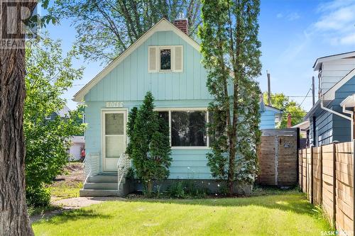 2048 Argyle Street, Regina, SK - Outdoor