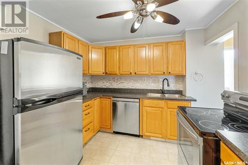 2048 Argyle Street, Regina, SK - Indoor Photo Showing Kitchen