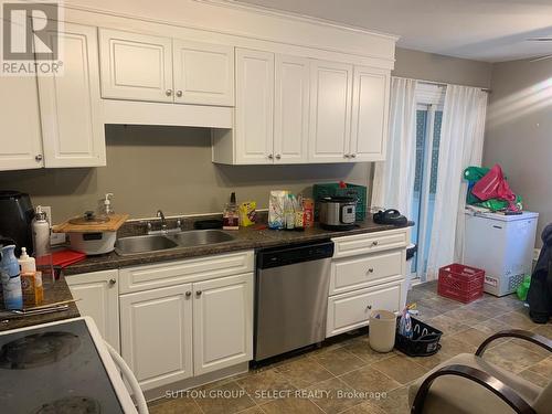 1035 Brough Street, London, ON - Indoor Photo Showing Kitchen With Double Sink