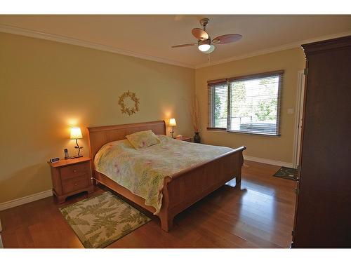 2864 Lower Six Mile Road, Nelson, BC - Indoor Photo Showing Bedroom