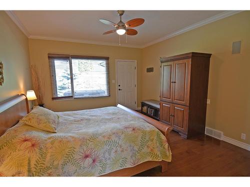 2864 Lower Six Mile Road, Nelson, BC - Indoor Photo Showing Bedroom