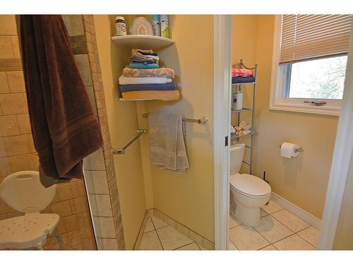 2864 Lower Six Mile Road, Nelson, BC - Indoor Photo Showing Bathroom