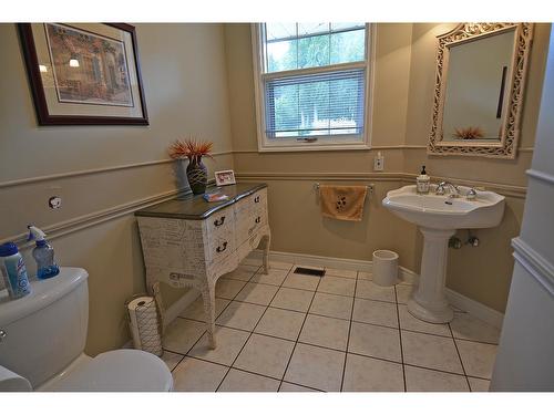 2864 Lower Six Mile Road, Nelson, BC - Indoor Photo Showing Bathroom