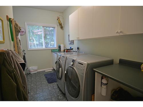 2864 Lower Six Mile Road, Nelson, BC - Indoor Photo Showing Laundry Room