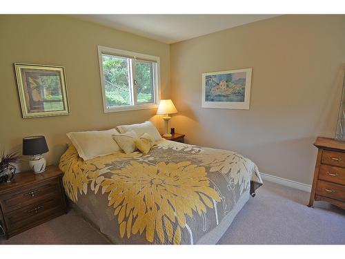 2864 Lower Six Mile Road, Nelson, BC - Indoor Photo Showing Bedroom