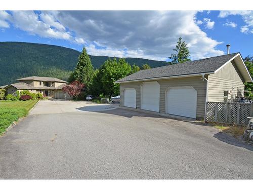 2864 Lower Six Mile Road, Nelson, BC - Outdoor