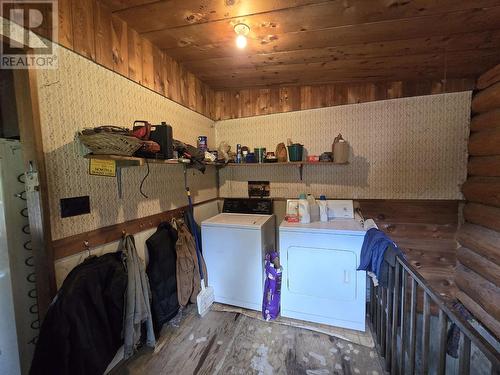 16380 N 5 Highway, Valemount, BC - Indoor Photo Showing Laundry Room