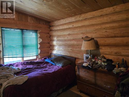 16380 N 5 Highway, Valemount, BC - Indoor Photo Showing Bedroom