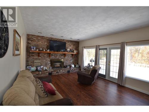 982 Mcgregor Road, Williams Lake, BC - Indoor Photo Showing Living Room With Fireplace