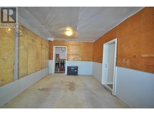 982 Mcgregor Road, Williams Lake, BC - Indoor Photo Showing Garage