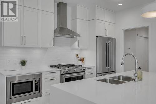 1979 Country Club Drive Unit# 6, Kelowna, BC - Indoor Photo Showing Kitchen With Double Sink With Upgraded Kitchen