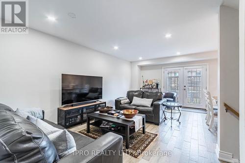 67 Sarah Lane, Oakville, ON - Indoor Photo Showing Living Room