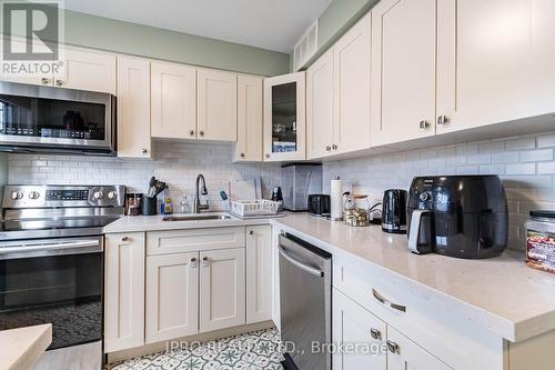 67 Sarah Lane, Oakville, ON - Indoor Photo Showing Kitchen