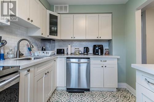 67 Sarah Lane, Oakville, ON - Indoor Photo Showing Kitchen