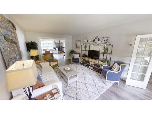 1403 Front Street, Nelson, BC - Indoor Photo Showing Living Room