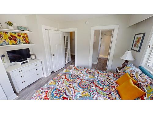 1403 Front Street, Nelson, BC - Indoor Photo Showing Bedroom