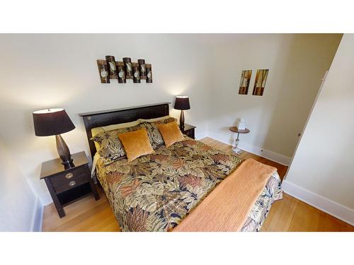 1403 Front Street, Nelson, BC - Indoor Photo Showing Bedroom