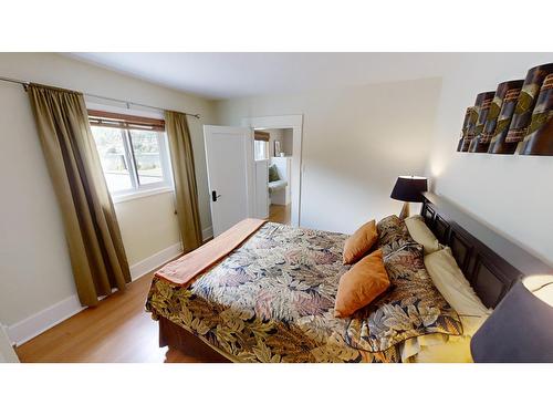 1403 Front Street, Nelson, BC - Indoor Photo Showing Bedroom