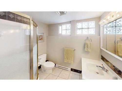 1403 Front Street, Nelson, BC - Indoor Photo Showing Bathroom