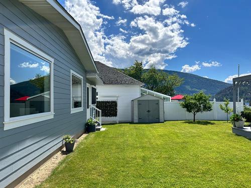 1403 Front Street, Nelson, BC - Outdoor