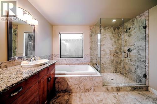 570 Sarsons Road Unit# 8, Kelowna, BC - Indoor Photo Showing Bathroom