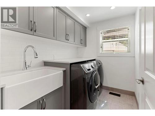 4823 Parkridge Drive, Kelowna, BC - Indoor Photo Showing Laundry Room
