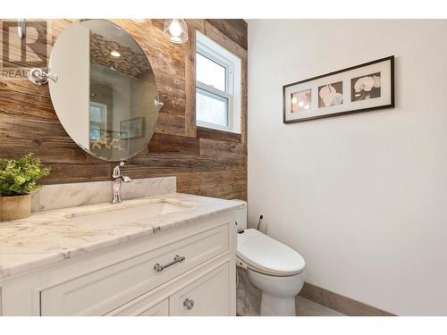 4823 Parkridge Drive, Kelowna, BC - Indoor Photo Showing Bathroom