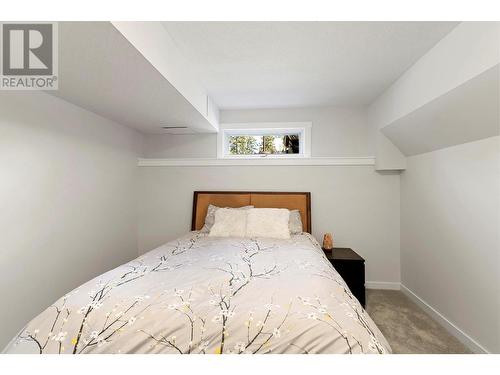 4823 Parkridge Drive, Kelowna, BC - Indoor Photo Showing Bedroom