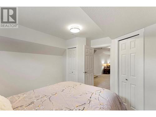 4823 Parkridge Drive, Kelowna, BC - Indoor Photo Showing Bedroom