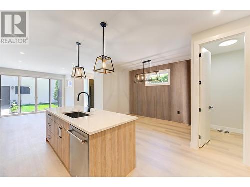 839 Lawson Avenue Unit# 1, Kelowna, BC - Indoor Photo Showing Kitchen