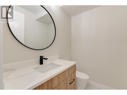 839 Lawson Avenue Unit# 1, Kelowna, BC - Indoor Photo Showing Bathroom
