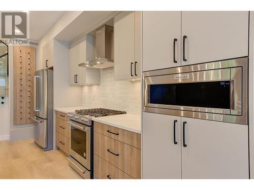 839 Lawson Avenue Unit# 1, Kelowna, BC - Indoor Photo Showing Kitchen With Stainless Steel Kitchen With Upgraded Kitchen