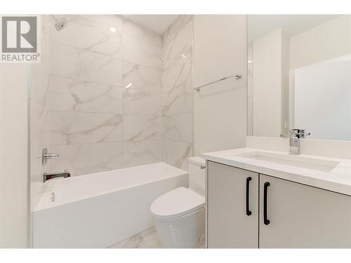 839 Lawson Avenue Unit# 1, Kelowna, BC - Indoor Photo Showing Bathroom