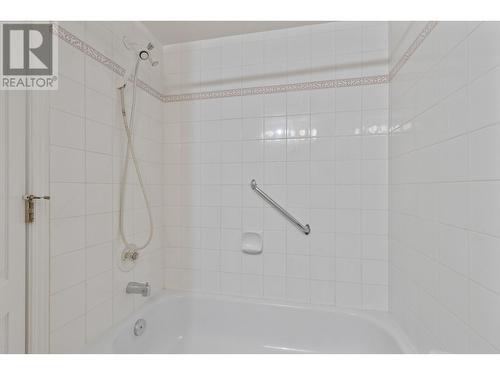 709 Houghton Road Unit# 108, Kelowna, BC - Indoor Photo Showing Bathroom