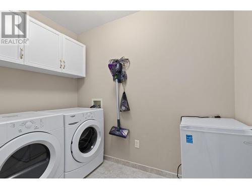 709 Houghton Road Unit# 108, Kelowna, BC - Indoor Photo Showing Laundry Room