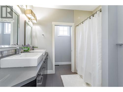 1288 Steele Road, Kelowna, BC - Indoor Photo Showing Bathroom