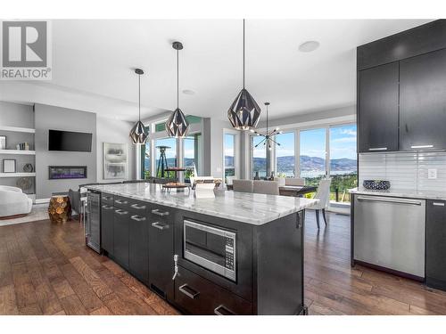 1288 Steele Road, Kelowna, BC - Indoor Photo Showing Kitchen With Upgraded Kitchen