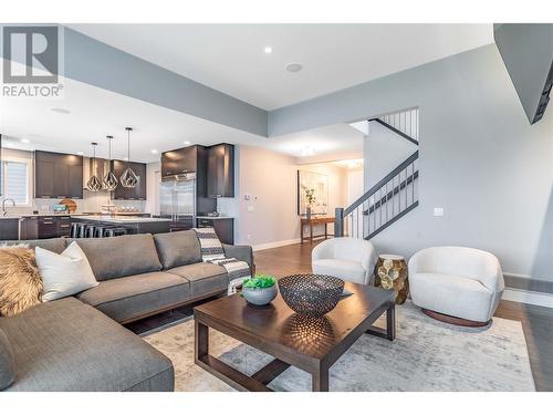 1288 Steele Road, Kelowna, BC - Indoor Photo Showing Living Room