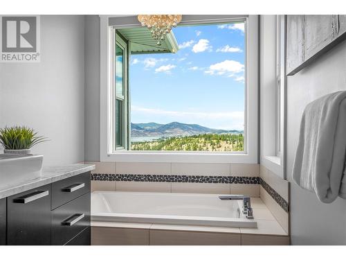 1288 Steele Road, Kelowna, BC - Indoor Photo Showing Bathroom