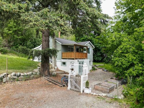 2424 Canyon Street, Creston, BC - Outdoor