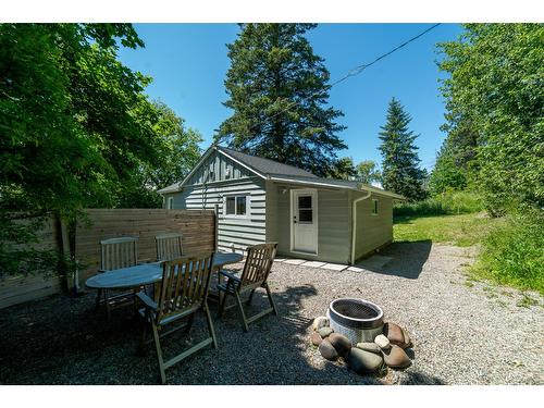 2424 Canyon Street, Creston, BC - Outdoor