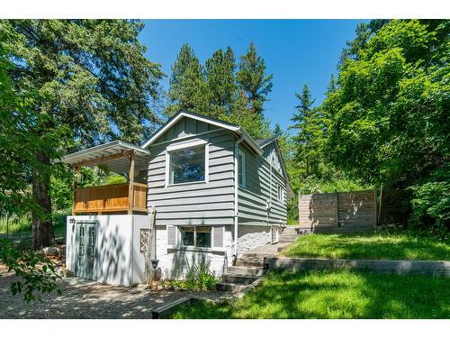 2424 Canyon Street, Creston, BC - Outdoor