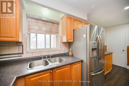 311 Fiona Terrace, Mississauga, ON - Indoor Photo Showing Kitchen With Double Sink