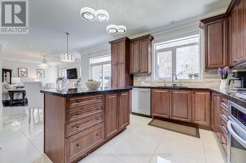 3261 Paul Henderson Drive, Mississauga, ON - Indoor Photo Showing Kitchen
