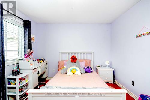 5380 Floral Hill Crescent, Mississauga, ON - Indoor Photo Showing Bedroom