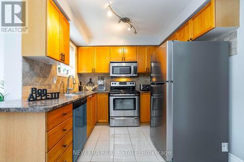 5380 Floral Hill Crescent, Mississauga, ON - Indoor Photo Showing Kitchen